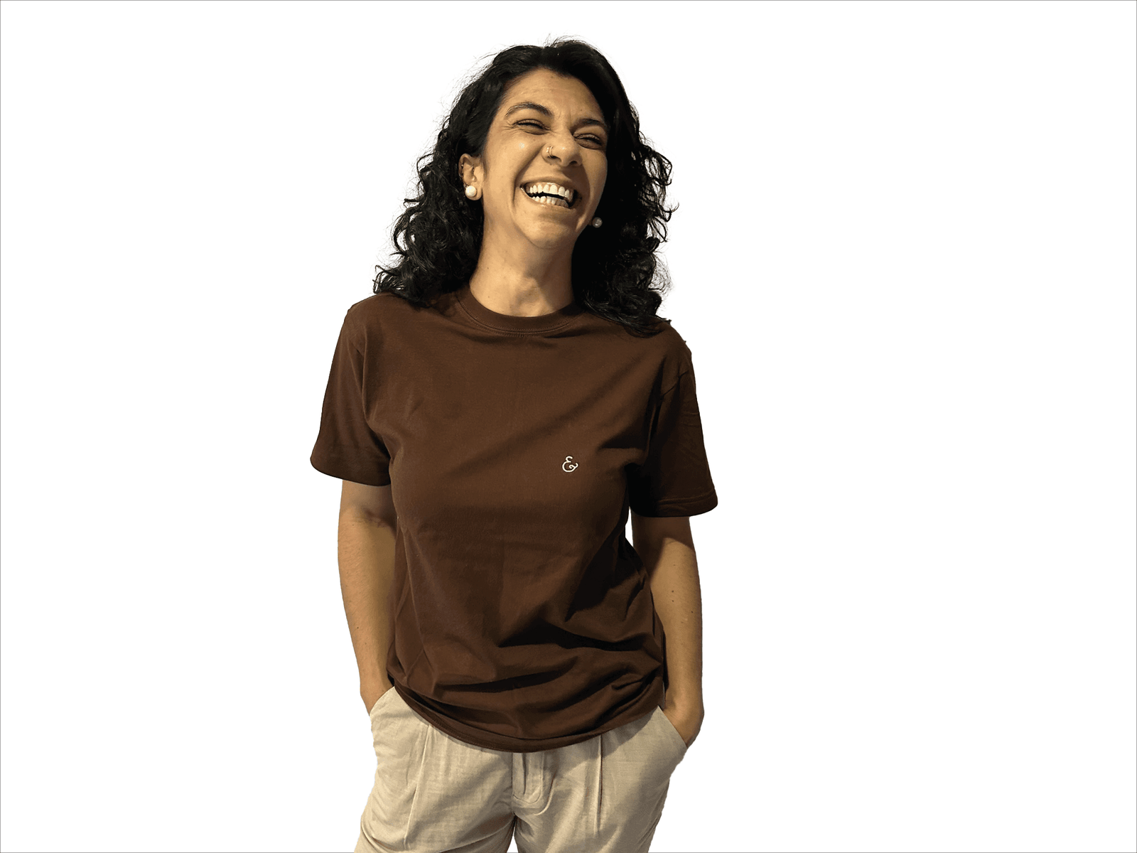 CAMISETA DE ALGODON MARRON SIMBOLO BORDADO